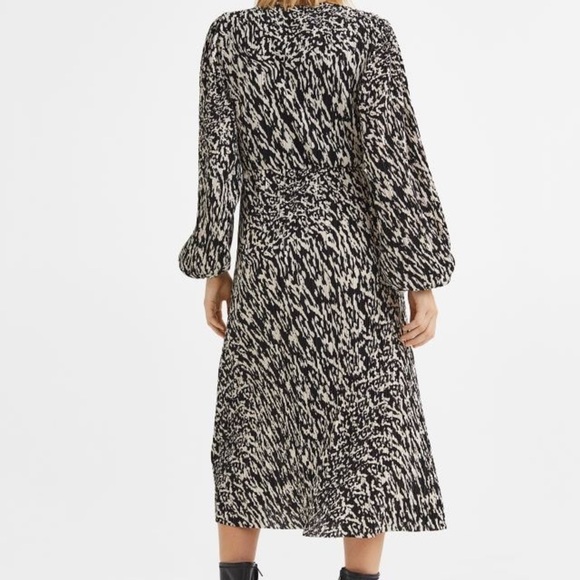NWT H&M Patterned Midi Wrap Dress size M - Picture 2 of 5